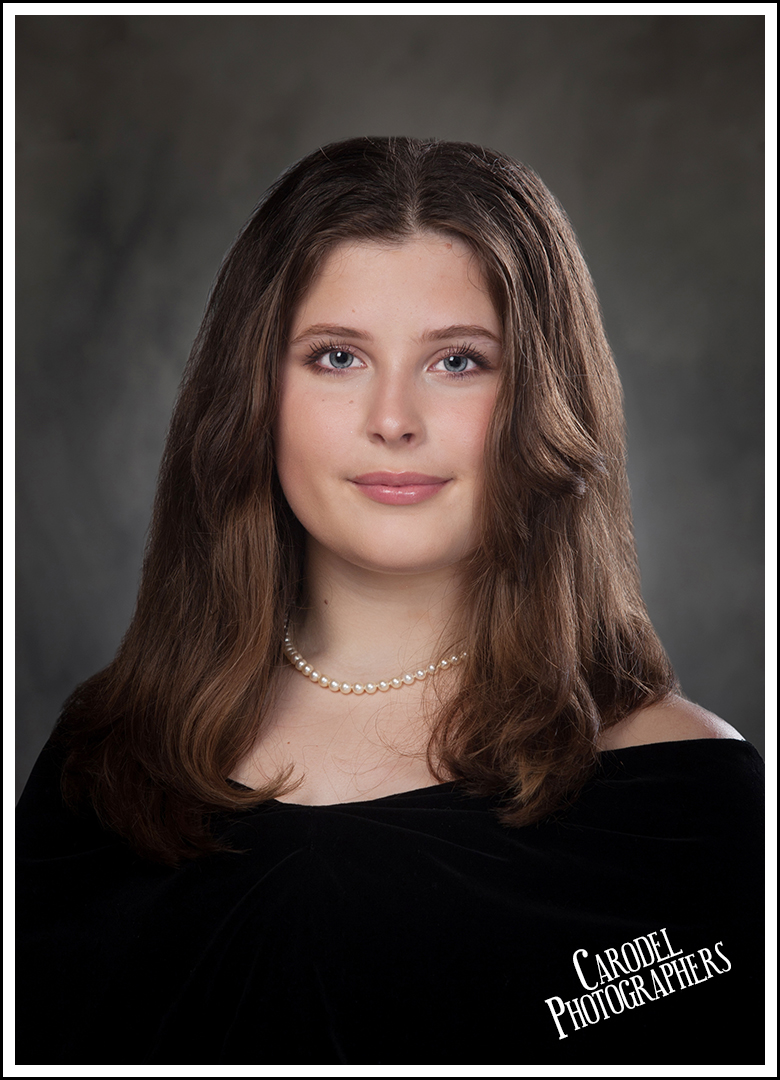 #ashleyridgehighschool #classof2025 #arhs #seniorpictures #seniordrape #capandgown #regalia #highschoolsenior #ashleyridgeswampfox #swampfox #arhssenior