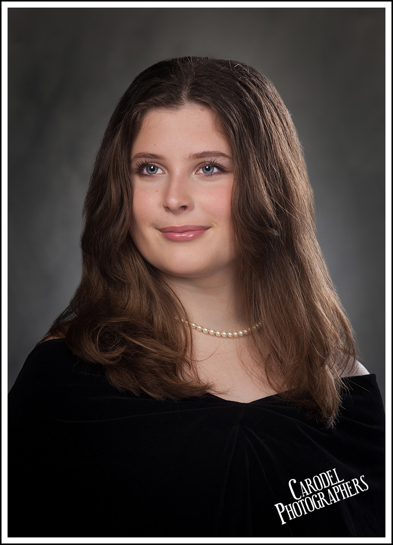 #ashleyridgehighschool #classof2025 #arhs #seniorpictures #seniordrape #capandgown #regalia #highschoolsenior #ashleyridgeswampfox #swampfox #arhssenior